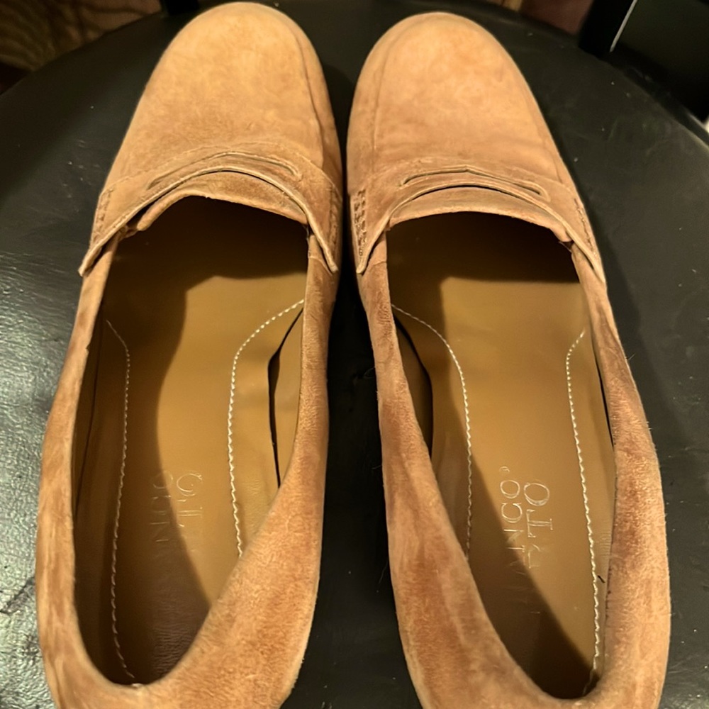 Worn twice don’t fit me anymore they are light brown suede wedges